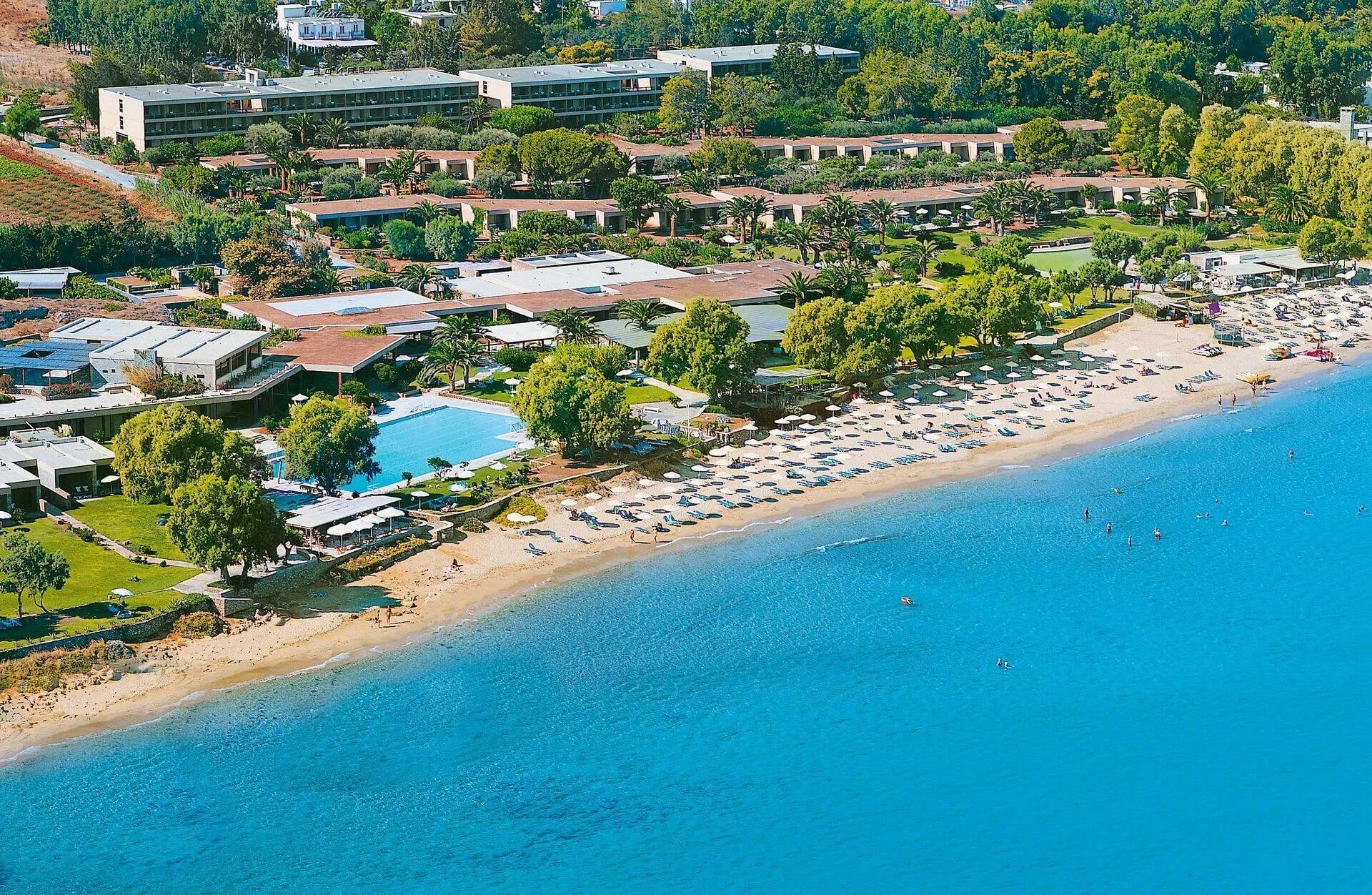 Kernos Beach Hotel. A member of the partner hotels, where the tennis coach of Tennis in Crete gives lessons and training.