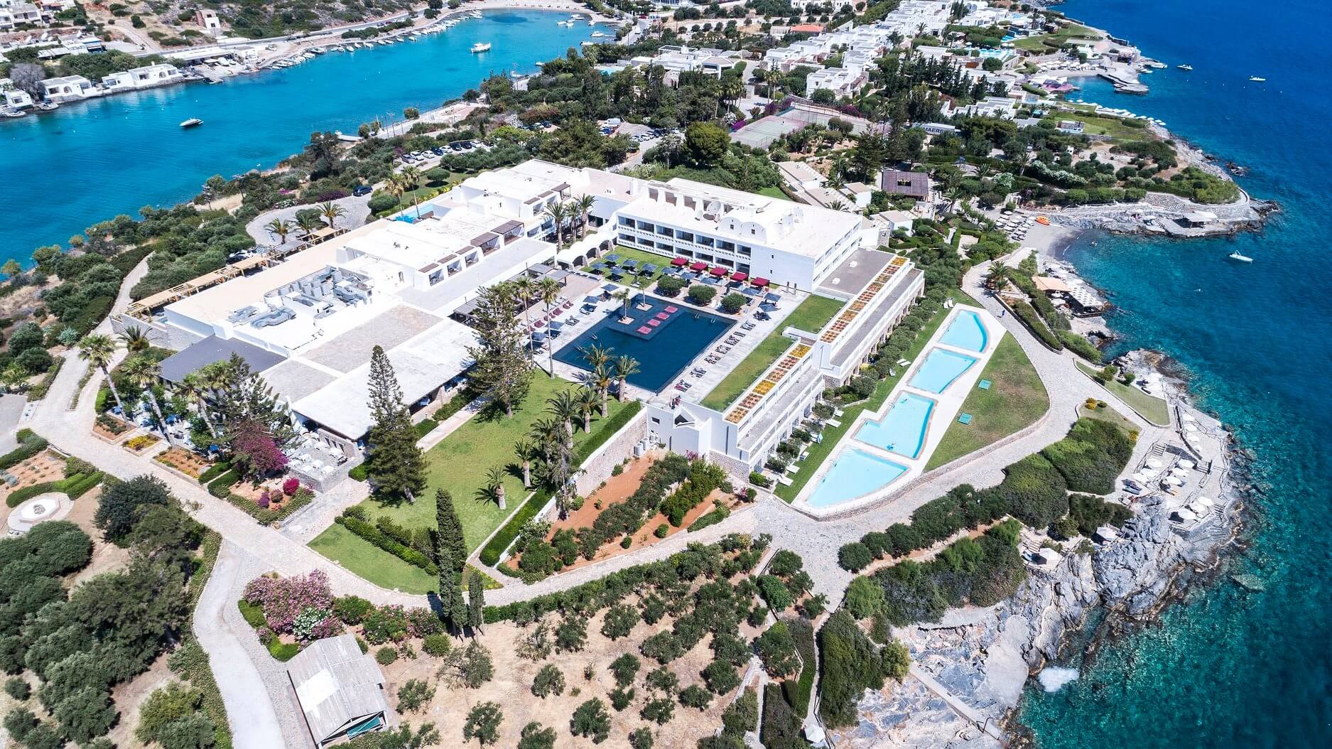 Minos Palace Hotel. A member of the partner hotels, where the tennis coach of Tennis in Crete gives lessons and training.