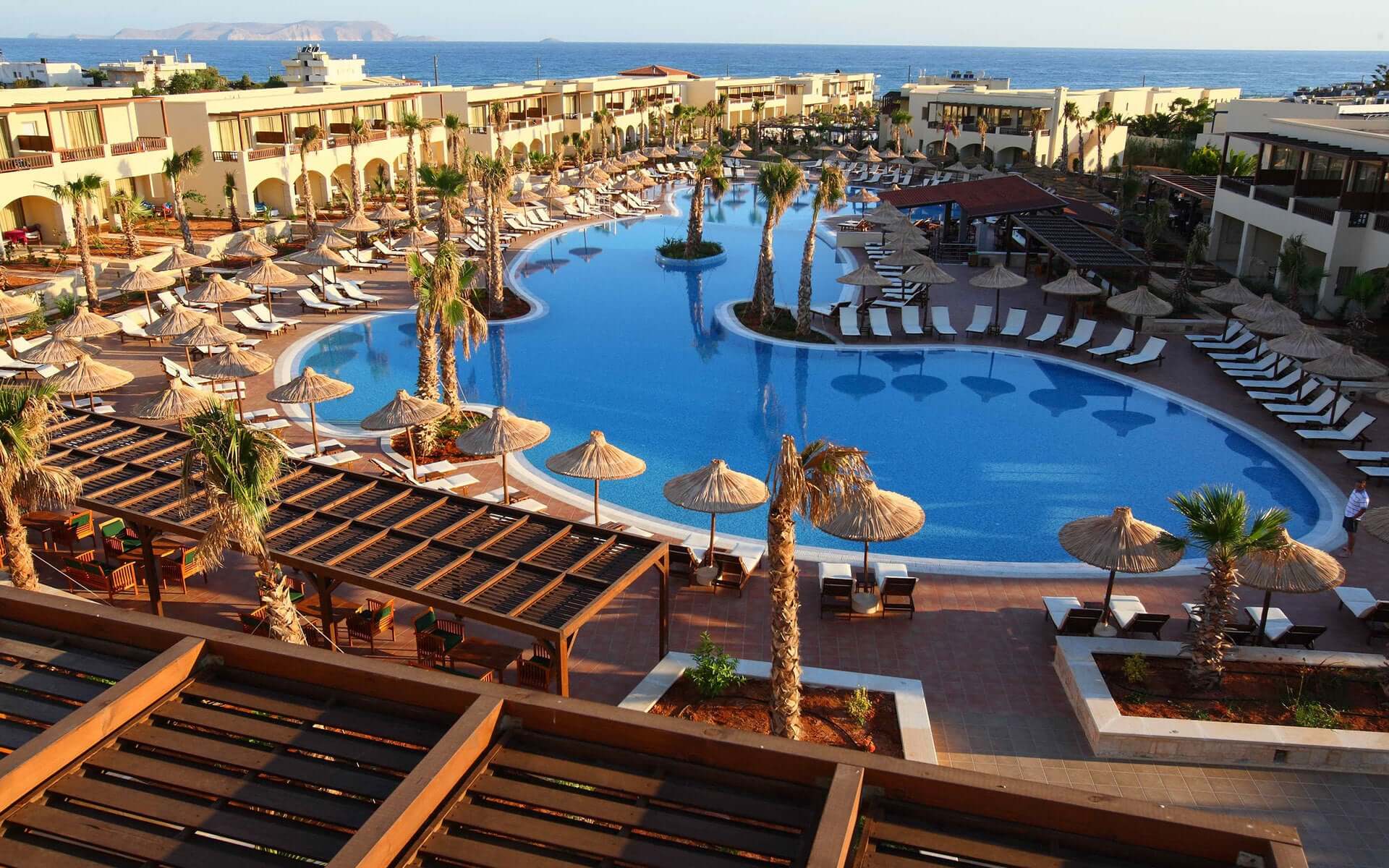 Stella Palace Resort. Ein Mitglied der Partnerhotels, in denen der Tennistrainer von Tennis auf Kreta Unterricht und Training gibt.