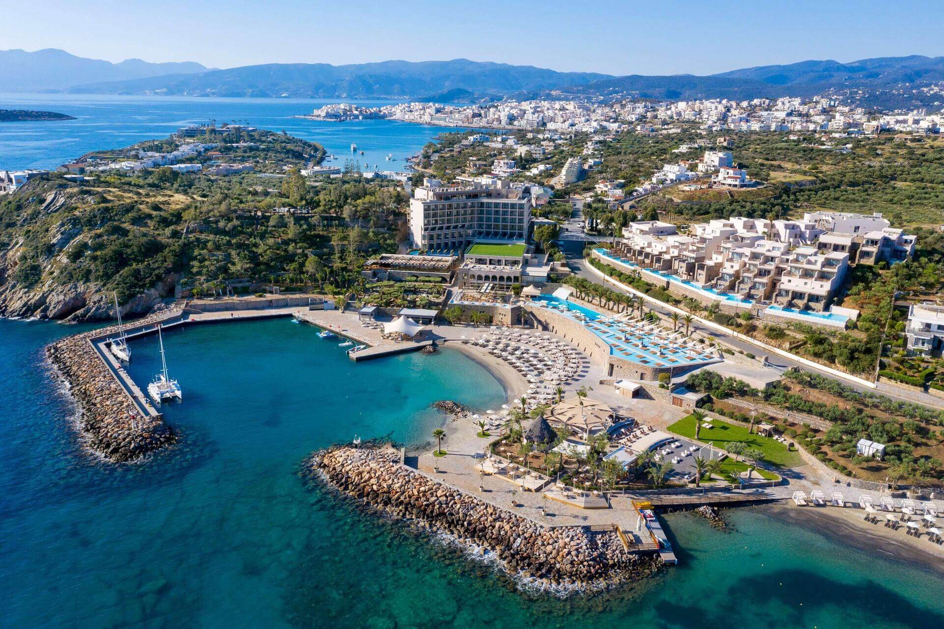 Wyndham Grand Hotel. A member of the partner hotels, where the tennis coach of Tennis in Crete gives lessons and training.