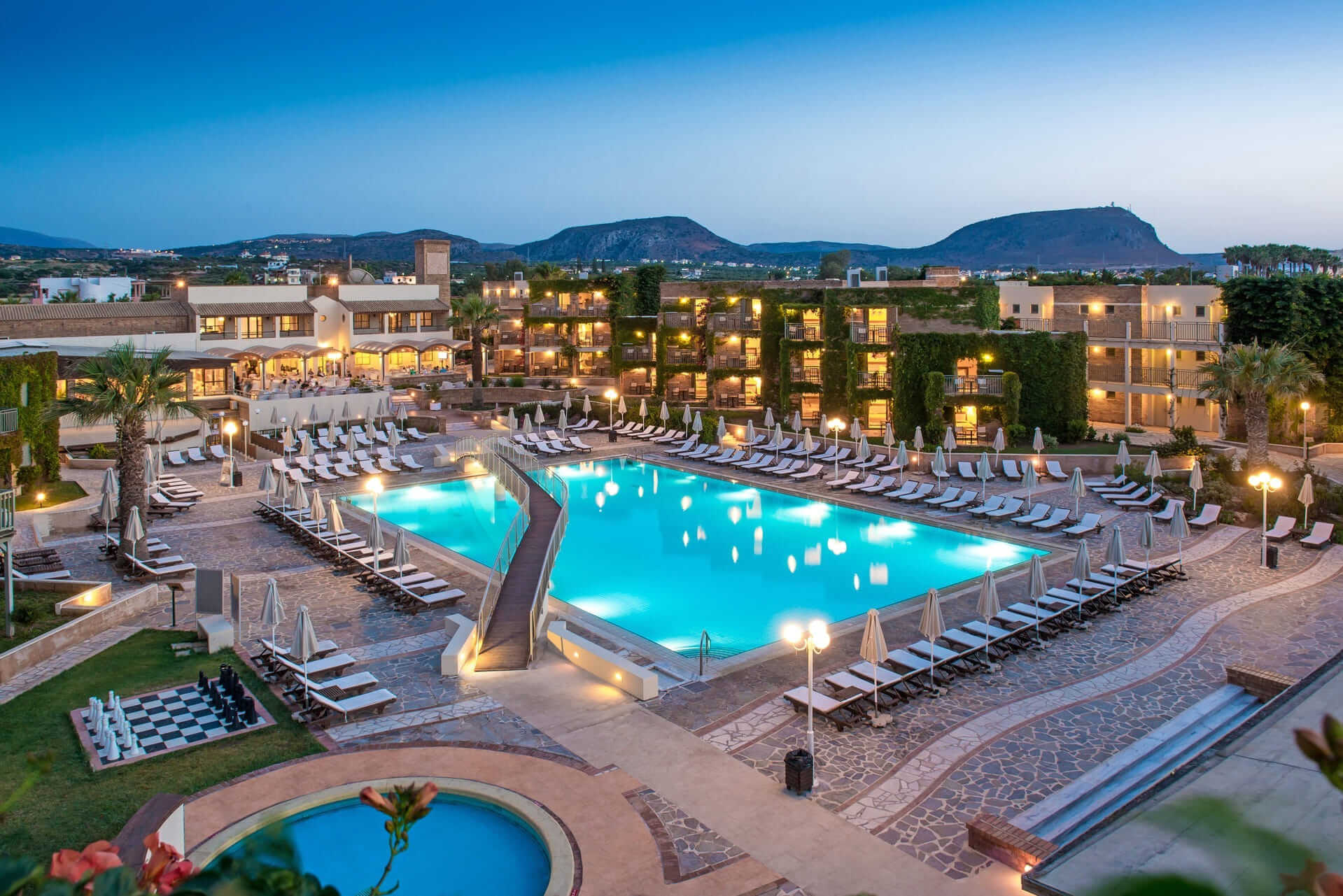 Bella Beach hotel. A member of the partner hotels, where the tennis coach of Tennis in Crete gives lessons and training.