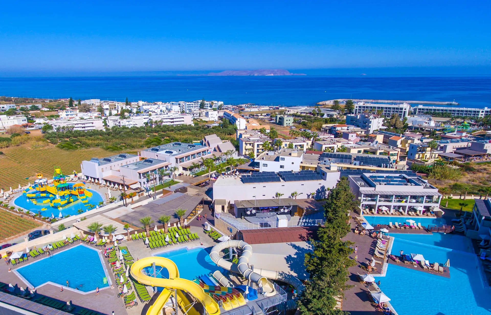 Gouves Water park hotel. A member of the partner hotels, where the tennis coach of Tennis in Crete gives lessons and training.