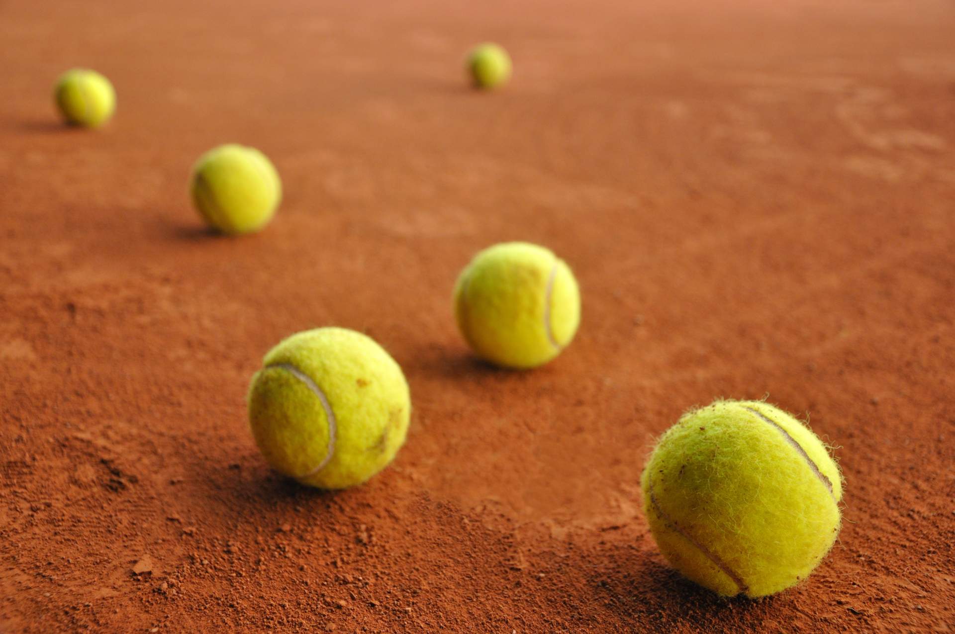 About us page banner. Information such as career, certifications and languages spoken about the tennis coach of Tennis in Crete